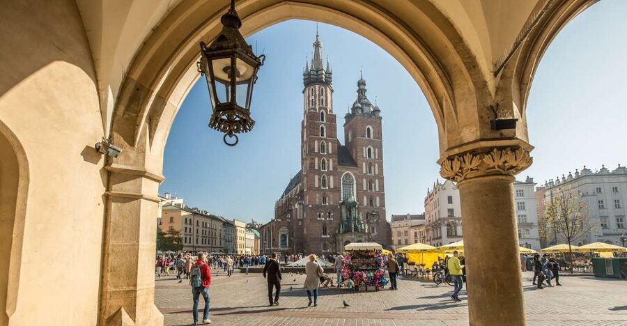 Krakow: Traditional Street Food Walking Tour - Pierogi and zapiekanka, two very different Polish favorites