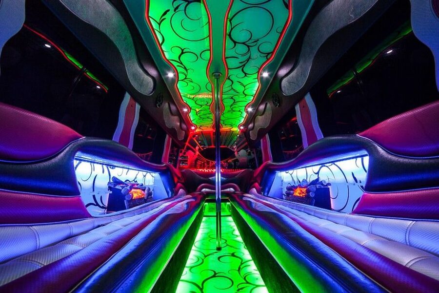 Krakow: VIP Limo Party Tour - VIP entry to one or two Krakow clubs