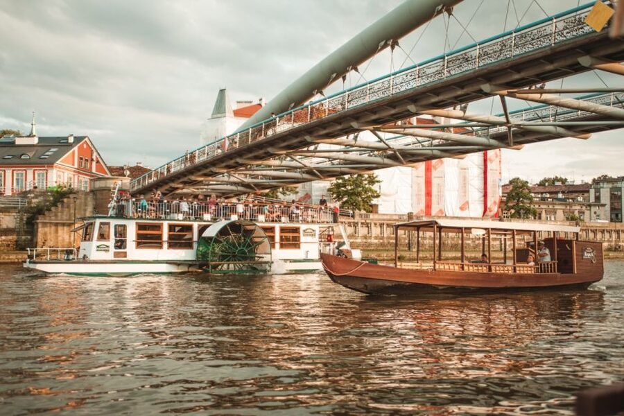 Krakow: Vistula Night Cruise by Gondola w/ Audio Commentary - Why the Vistula looks best after dark