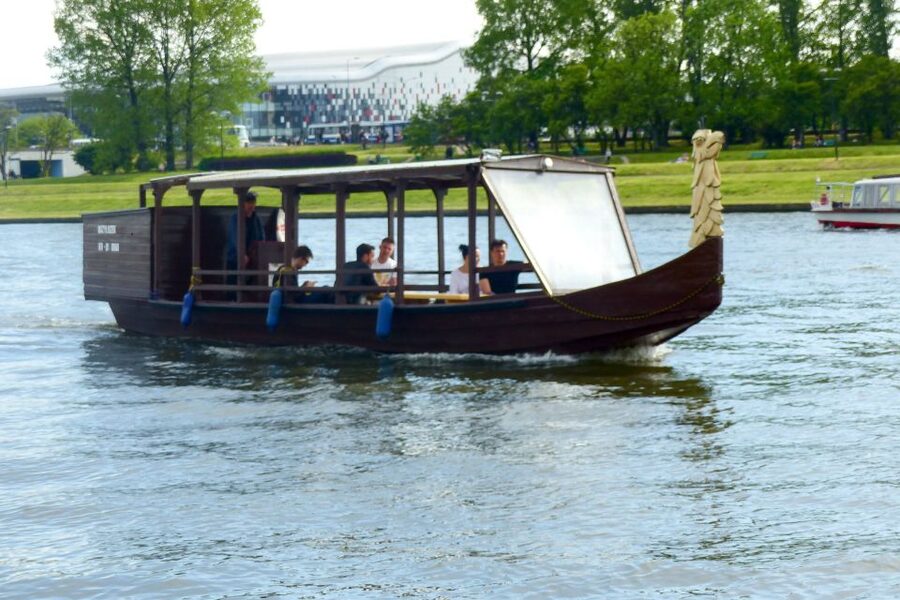 Krakow: Vistula River Cruise with Historical Views - Why a Vistula cruise helps you read Krakow