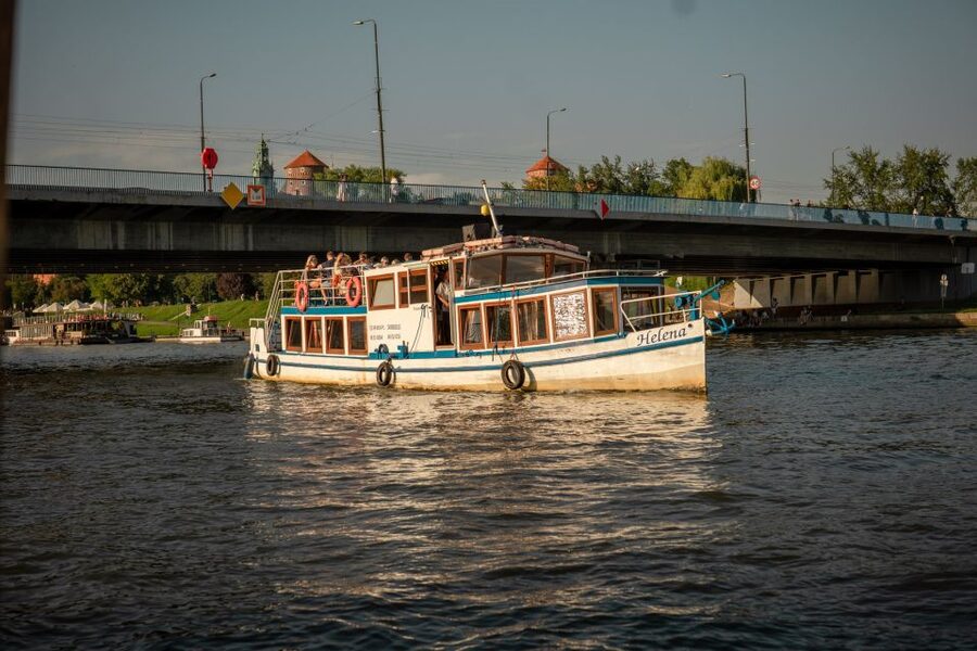 Krakow: Vistula River Sightseeing Cruise ️ - Cruising past Zwierzyniec and the riverbank