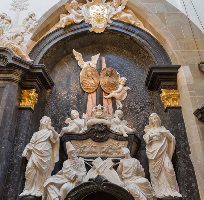Krakow: Wawel Castle and Cathedral Guided Tour - The Sigismund Bell and the crypts