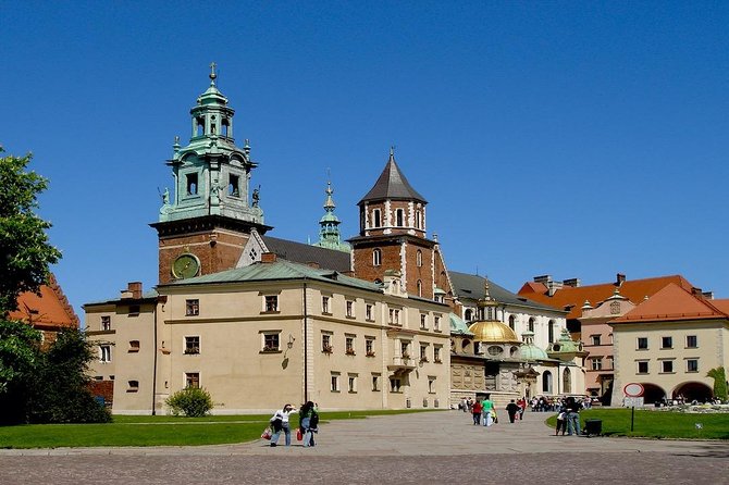 Krakow: Wawel Castle & Cathedral Guided Tour - Crypts, National Memory, and the Stories Between the Objects