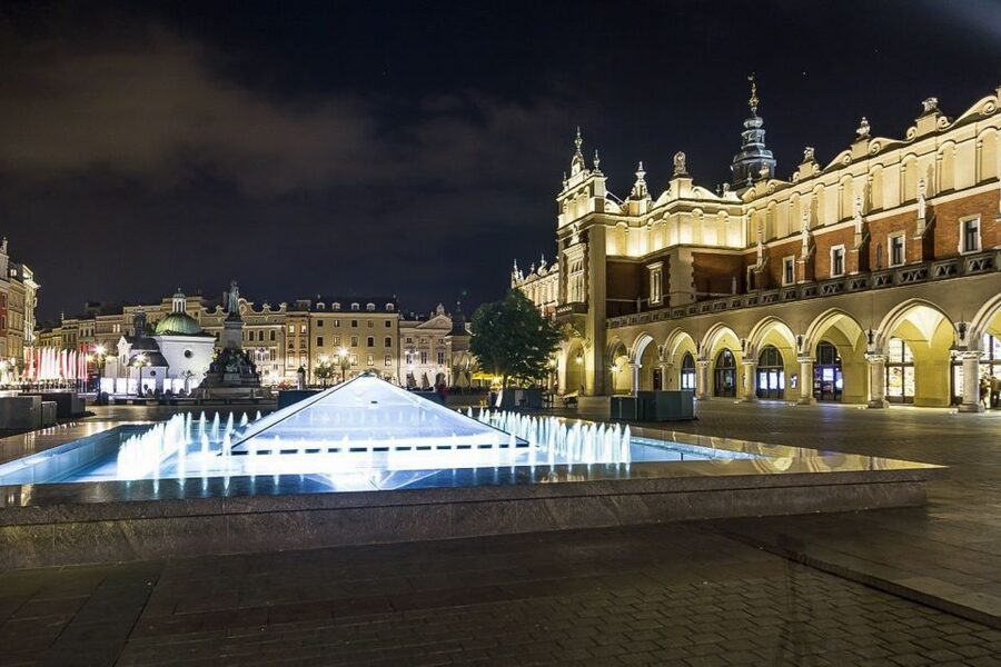 Krakow: Wawel Castle, Cathedral, Rynek Underground & Lunch - Timing, group size, and the value of the $109 price