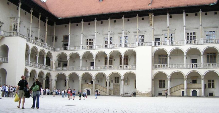 Krakow: Wawel Castle Guided Tour - Wawel Cathedral and the royal tombs