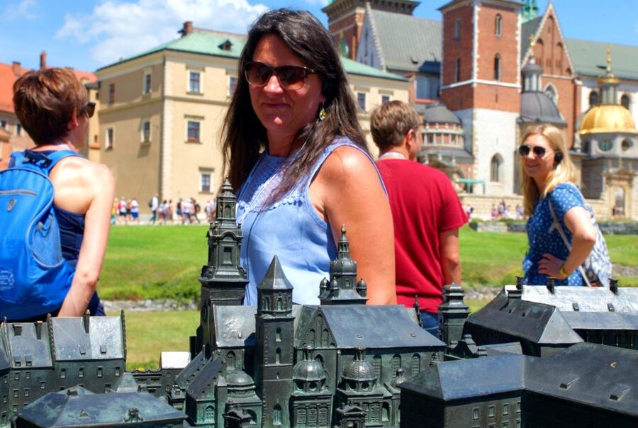 Krakow: Wawel Castle Guided Tour with Entry Tickets - Key points at a glance