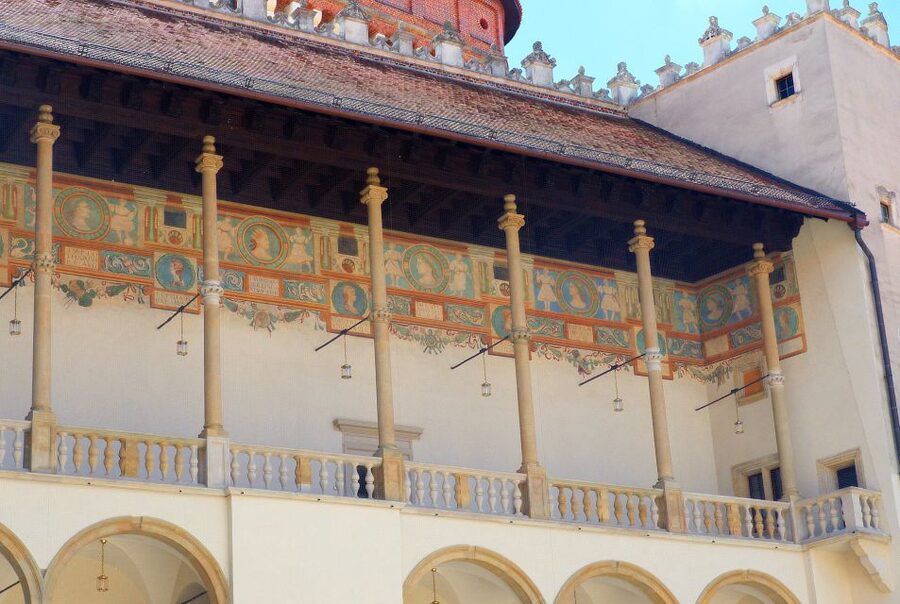 Krakow: Wawel Castle Guided Tour with Entry Tickets - What the guide adds to the visit