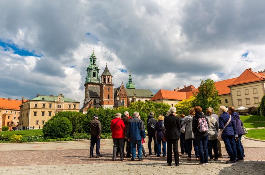 Krakow: Wawel Castle Guided Tour with Entry Tickets - Archaeology, models, and the castle before the palace