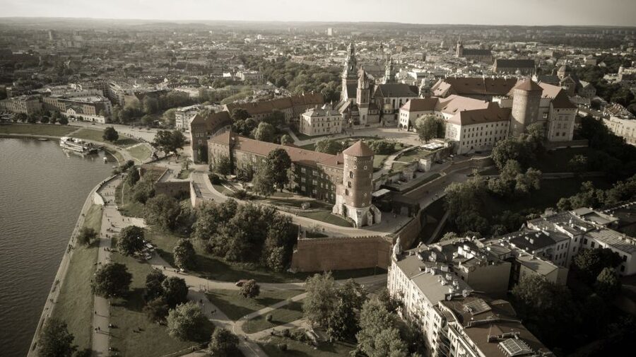 Krakow: Wawel Castle Guided Tour - The royal rooms and the limits of a two-hour visit