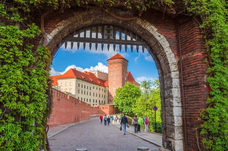 Krakow: Wawel Hill Audioguide Tour - Starting on Bracka Street and Kanonicza Street