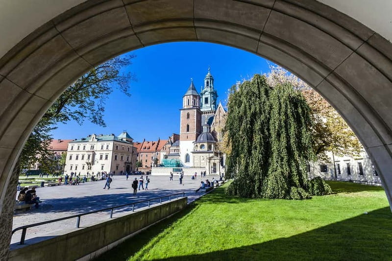 Krakow: Wawel Hill Audioguide Tour - Crown Treasury and Armory: know what you are seeing