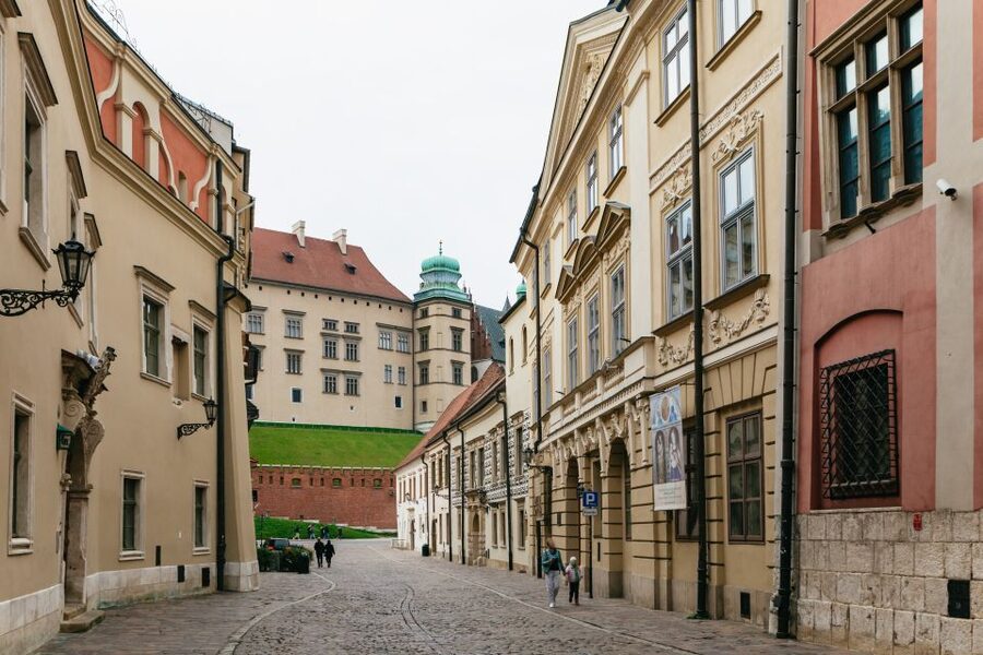 Krakow: Wawel Royal Hill with Optional Castle and Cathedral - Sandomierska Tower and the route to the dragon