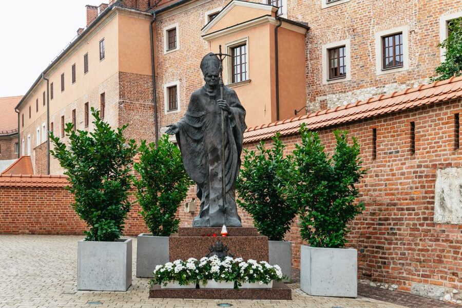 Krakow: Wawel Royal Hill with Optional Castle and Cathedral - Wawel Cathedral and the religious dress rule