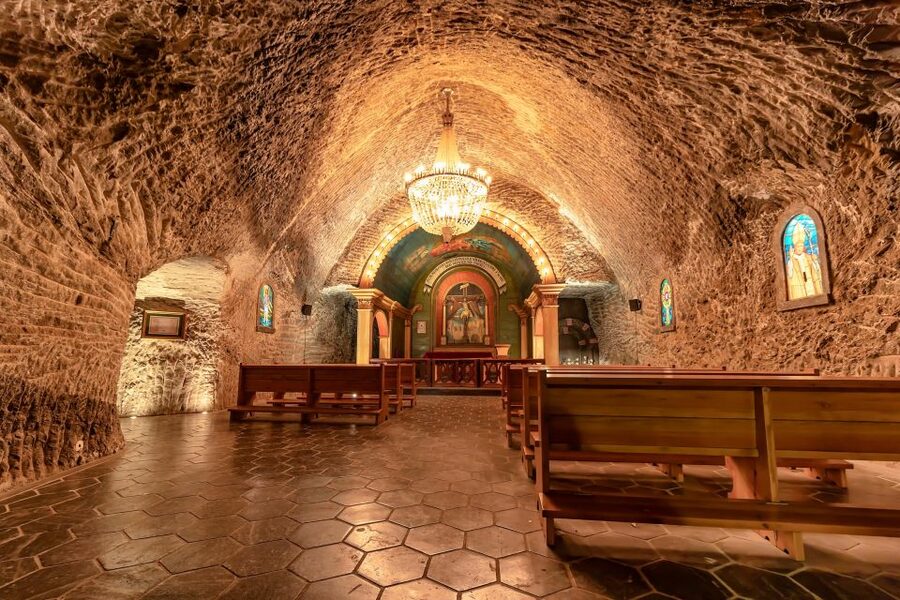 Krakow: Wieliczka Salt Mine Fast-Track Ticket & Guided Tour - Languages, group pace, and communication