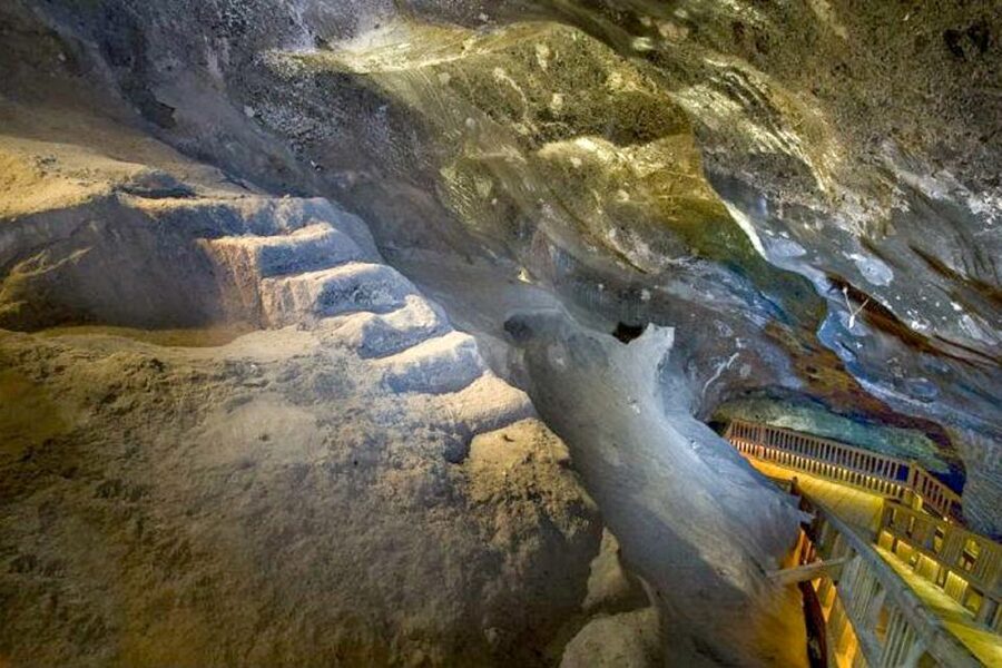 Kraków: Wieliczka Salt Mine Guided Tour with Hotel Pickup - What $37 includes, and what it does not