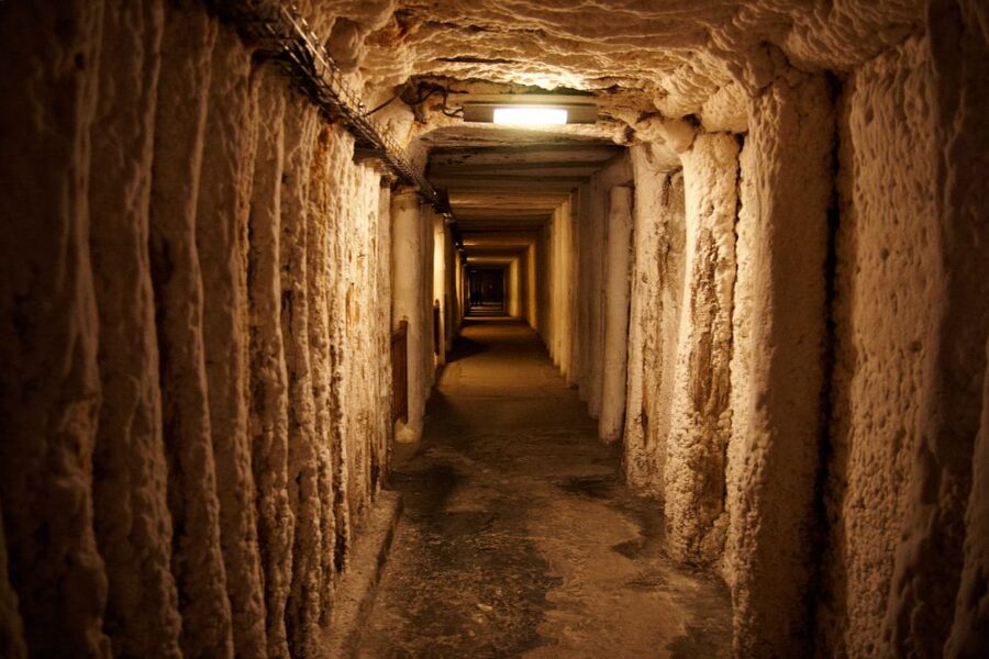 Kraków: Wieliczka Salt Mine Guided Tour with Transfer - What the guided commentary adds