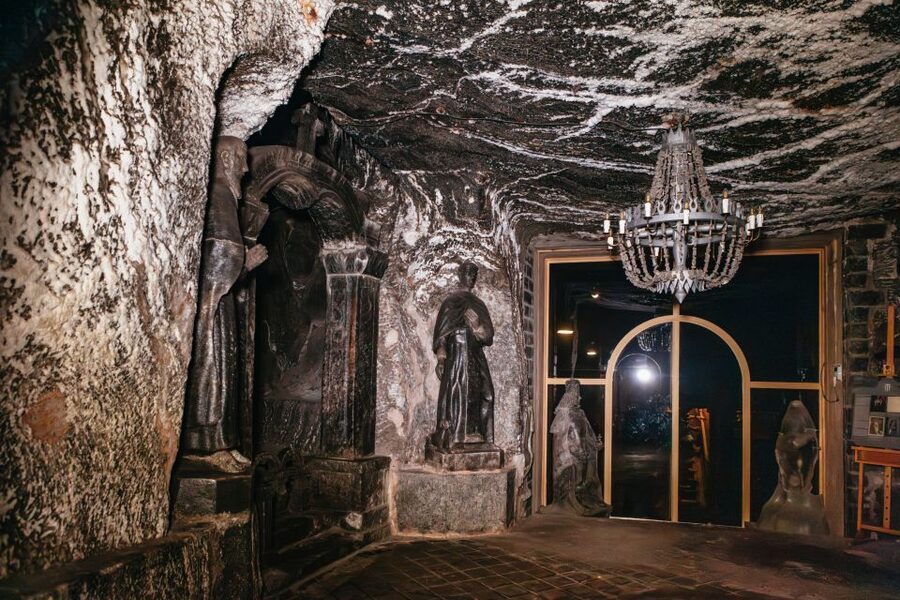 Krakow: Wieliczka Salt Mine Guided Tour with Transport - Why Wieliczka feels different from an ordinary museum