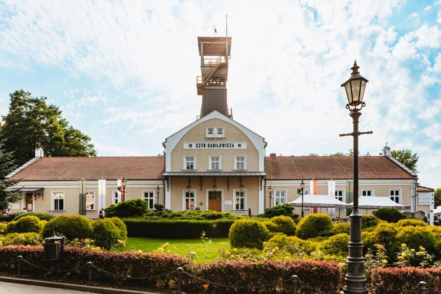 Krakow: Wieliczka Salt Mine Guided Tour with Transport - The first 380 steps set the pace