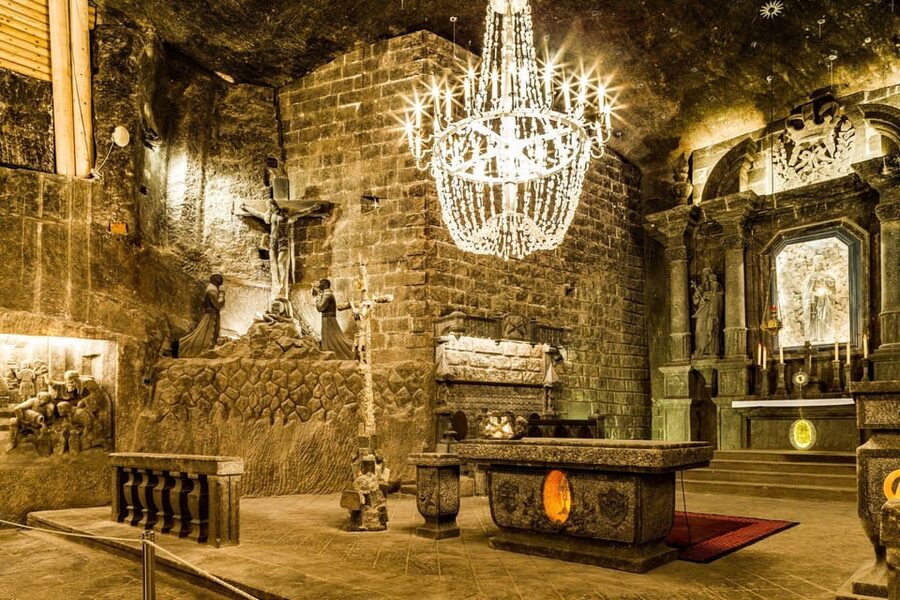 Krakow: Wieliczka Salt Mine Skip-the-Line Live Guided Tour - Choosing transport or going independently