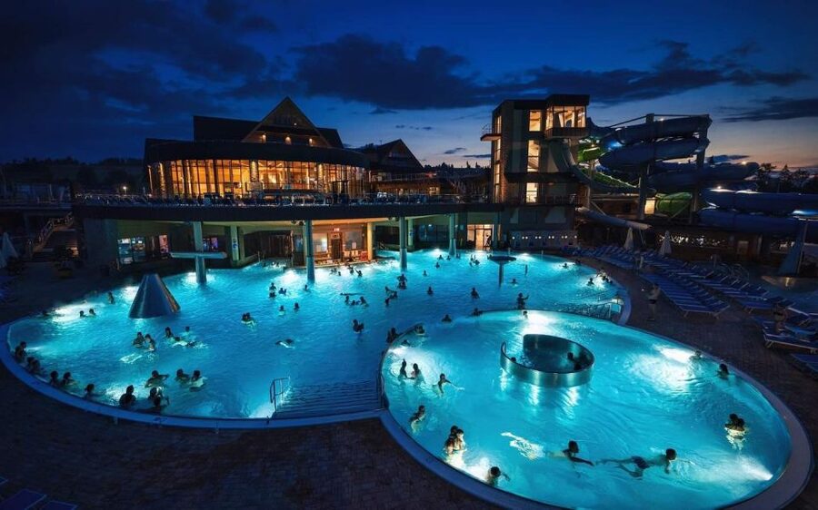 Krakow: Zakopane Day Tour with Optional Thermal Baths - Chochołów and its timber houses