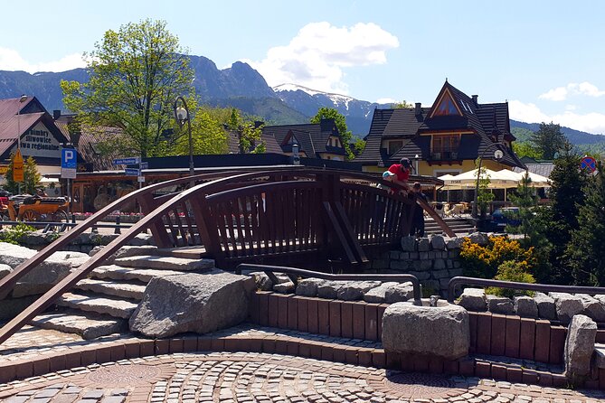 Krakow - Zakopane: Funicular, Cheese and Highland Highlights - Krupówki Street: two hours to eat, browse, and wander