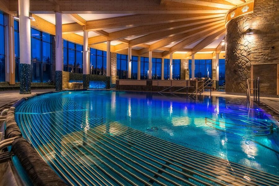 Krakow: Zakopane-Thermal Bath(Evening Time)with Hotel Pickup - What the guide and transport add