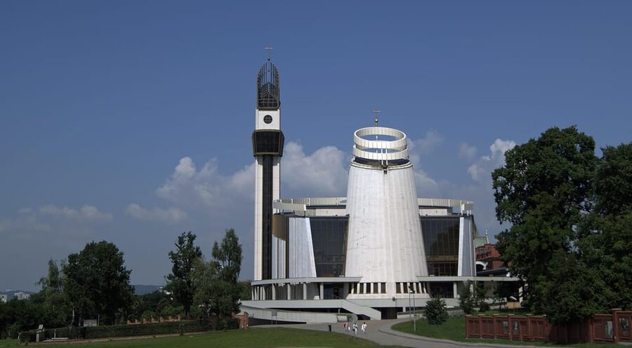 Łagiewniki-Sanctuary of Divine Mercy and John Paul II - What the guide adds to the visit