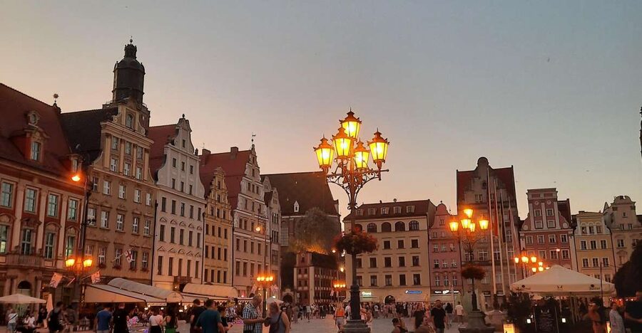 Legends of Old Town 1 Hour Walking Tour in Wroclaw (English) - Market Square, 20 minutes among Wrocław’s grand buildings