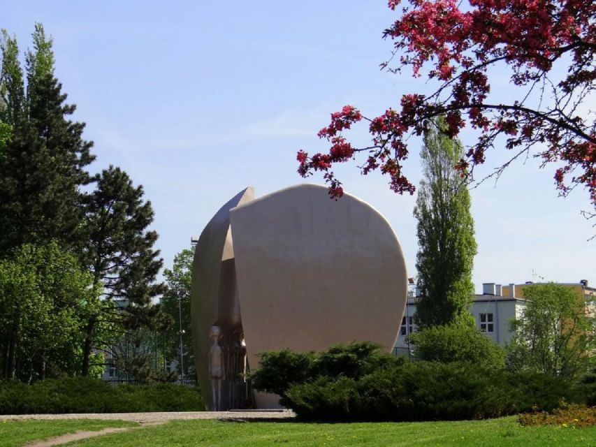 Lodz: Jewish Heritage Private Tour - The Jewish cemetery: allow time to enter