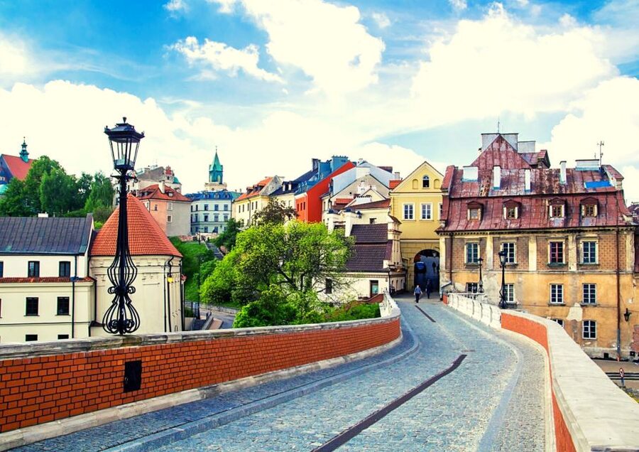 Lublin & Majdanek Small-Group Tour from Warsaw with Lunch - Key points to know