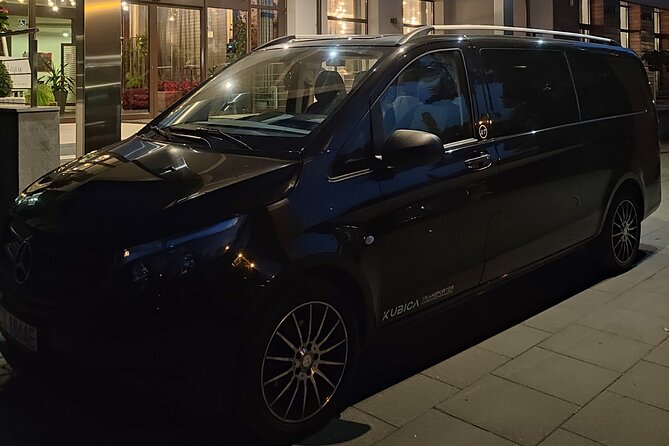 Luxury airport transfer from Lodz to Warszawa Chopin Airport - A straightforward ride from Lodz to Chopin Airport