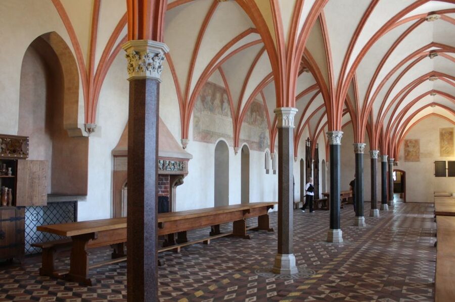 Malbork Castle Tour: 6-Hour Private Tour - Is $355 per person good value?