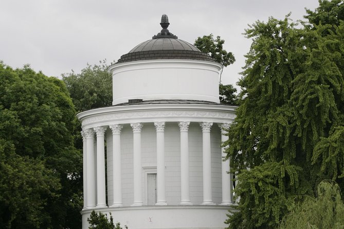 Multi-ethnic Warsaw - guided walk through the old town - University of Warsaw and the city of ideas