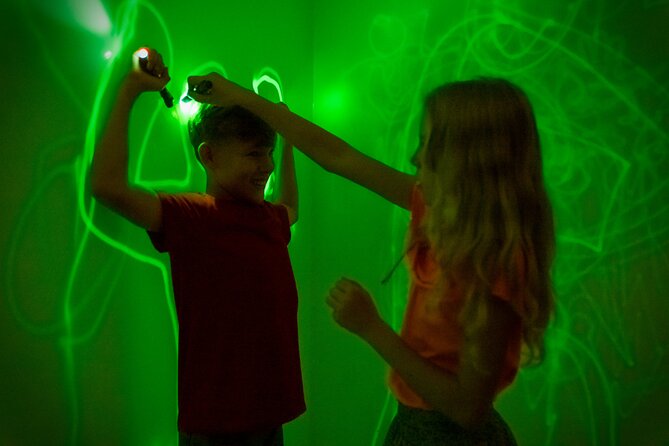Museum of illusions Entry Ticket - The exhibits work best when you take part