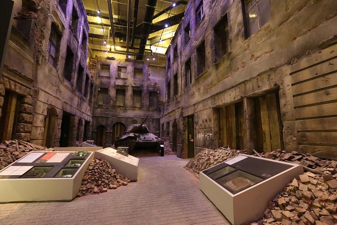 Museum of the Second World War Gdansk Private Tour & Tickets - Meeting at the Witold Pilecki Monument