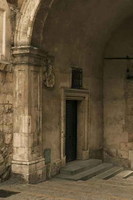 Mysterious Wawel Cathedral and Wawel Courtyard Guided Tour - Climbing to the Sigismund Bell