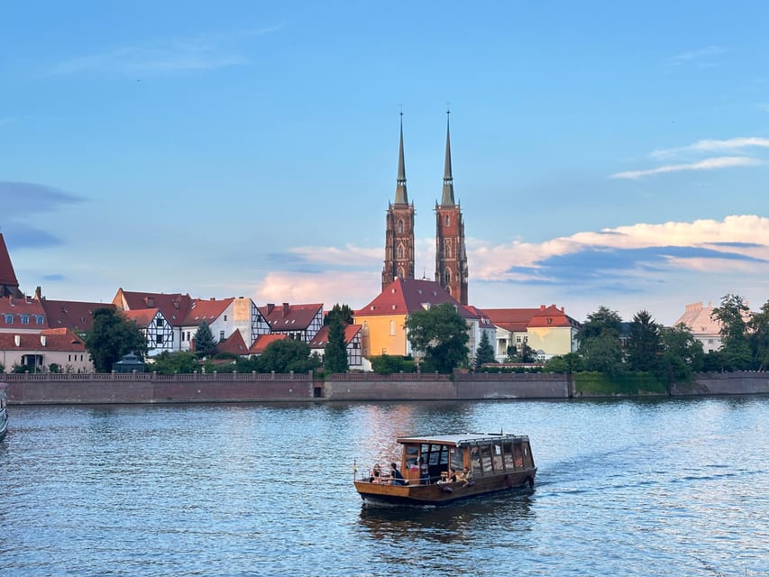 Night tour through Wroclaw - Cathedral Island and the final view of Wroclaw Cathedral