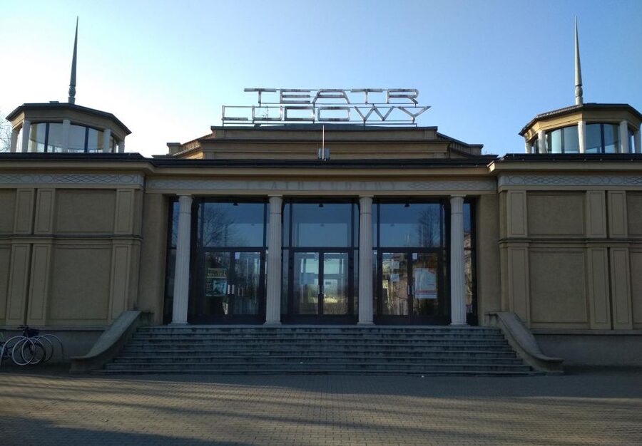 Nowa Huta – a guided tour of a utopian socialist city - Central Square and the 40-minute opening lesson