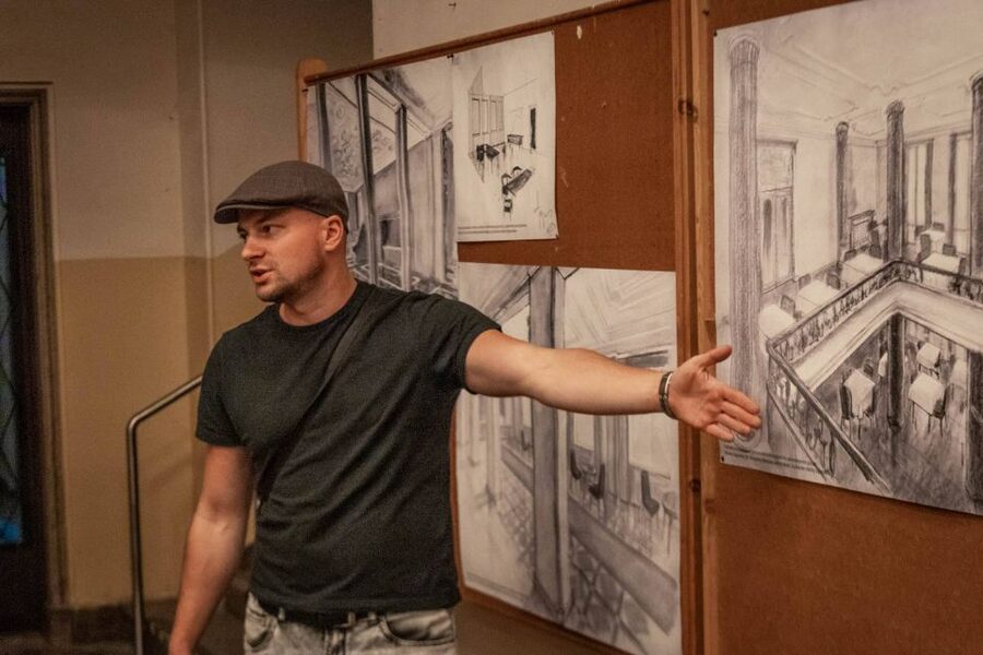 Nowa Huta: Steelworks Administration Buildings/Shelters Tour - A strong guide makes the short tour work