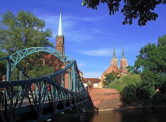 Oder river cruise and walking tour of Wroclaw - Boarding the Local Ship