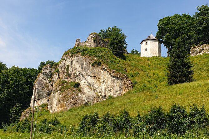 Ojców National Park and Ogrodzieniec Castle Tour from Krakow - How the eight-hour schedule feels