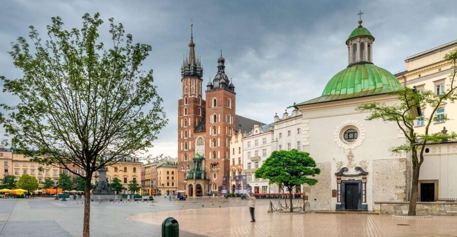 Old Town short guided walk with entry to St. Mary's Basilica - Starting at St. Mary Magdalene Square