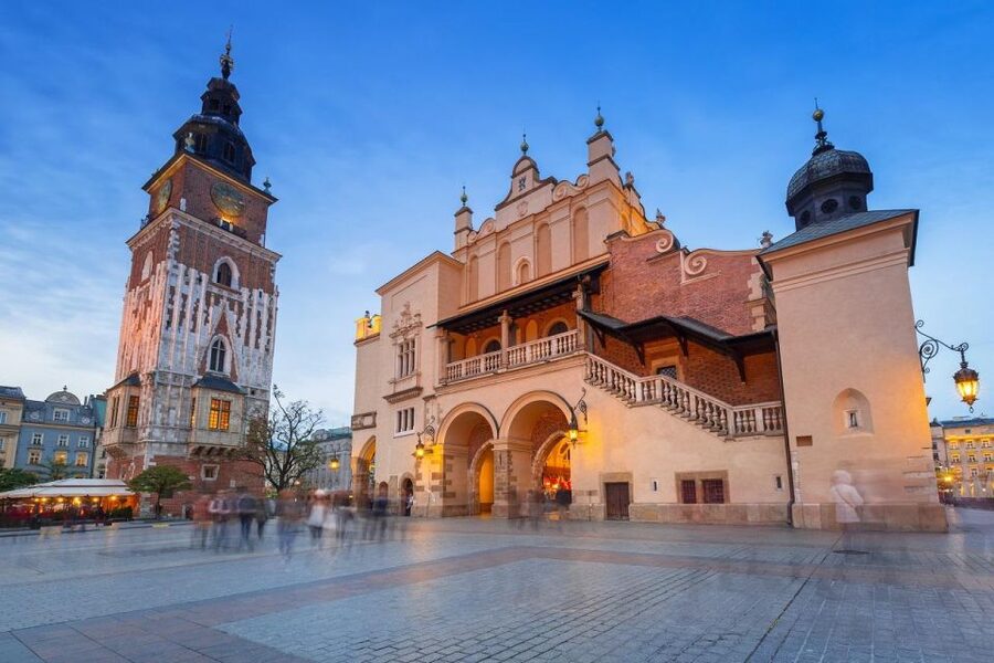 Old Town, St. Mary's Basilica and Rynek Underground Tour - What the three-hour route feels like