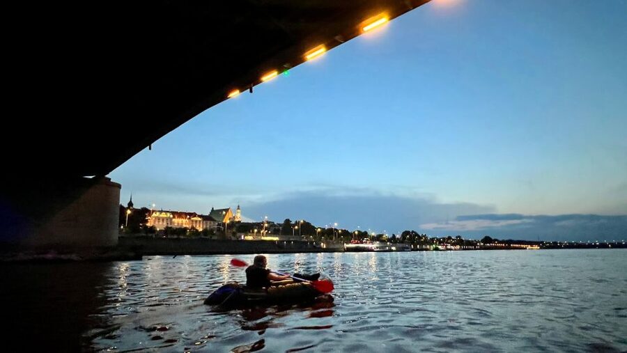 Packrafting kayaking guided tour Vistula river Warsaw Poland - Why sunset timing matters