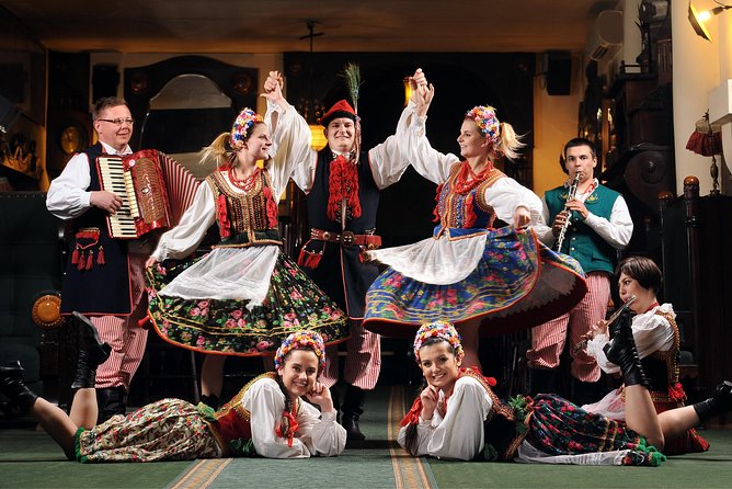 Polish Folk Show with 3 course dinner in Krakow legendary restaurant - The first 25-minute performance