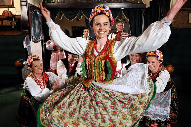 Polish Folk Show with 3 course dinner in Krakow legendary restaurant - A three-course Polish dinner between the shows