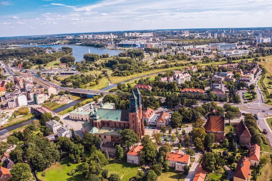Poznan: Old Town, Srodka District, & Cathedral Private Tour - Freedom Square and the 19th-century buildings