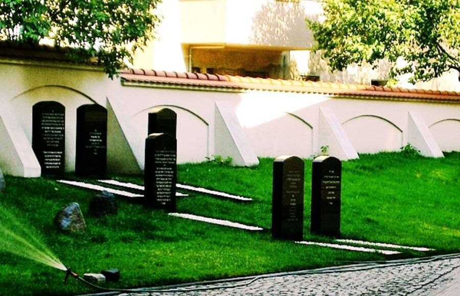Poznan: Private Jewish Heritage Tour - Walking through the former Jewish quarter