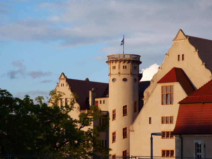 Poznań: Private or Public Highlights Tour with a local guide - Timing, languages, and comfort