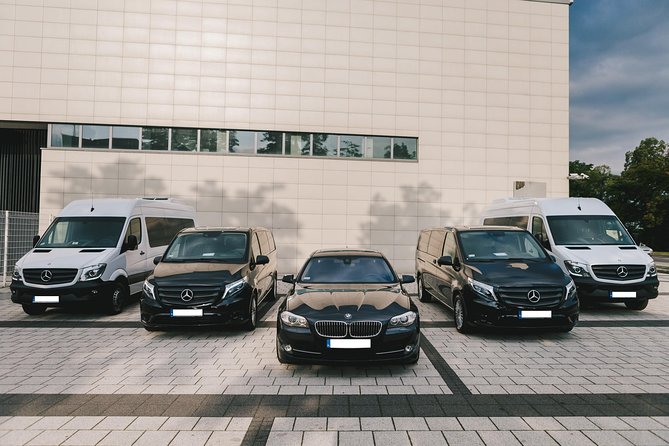Private Arrival Transfer: Warsaw Chopin Airport - Meeting your driver at Chopin Airport